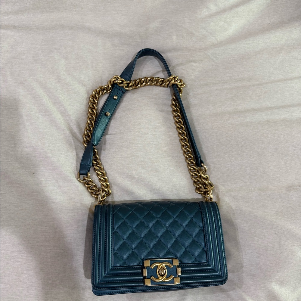 CHANEL Teal Quilted Leather Shoulder Bag with Gold Chain